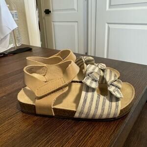 Old Navy Bow-Tie Sandals for Toddler Girls spring summer natural linen size 8